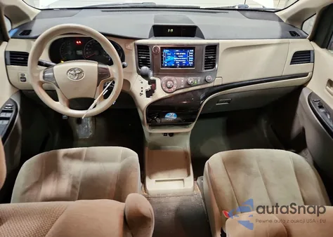 2011 Toyota Sienna z USA, uszkodzony, nr VIN 5TDZK3DC3BS153494